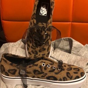 Leopard faux fur Vans